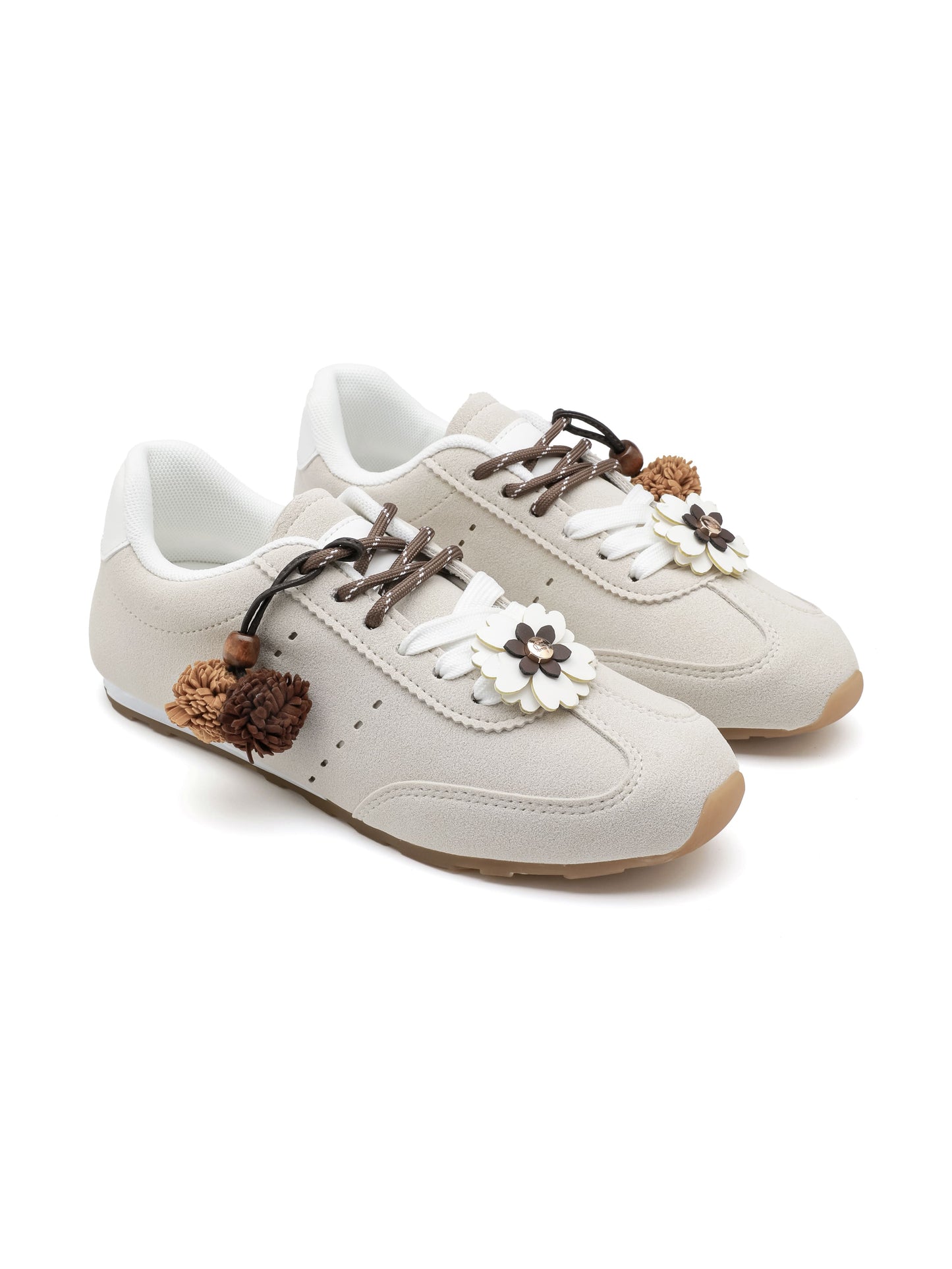 Sneaker ISABAC in ecopelle dettagli floreali ricamati e applicazioni a pompon sui lati.

Dettagli prodotto
• Made in China
• Materiali: Vegano (Materiali sintetici)