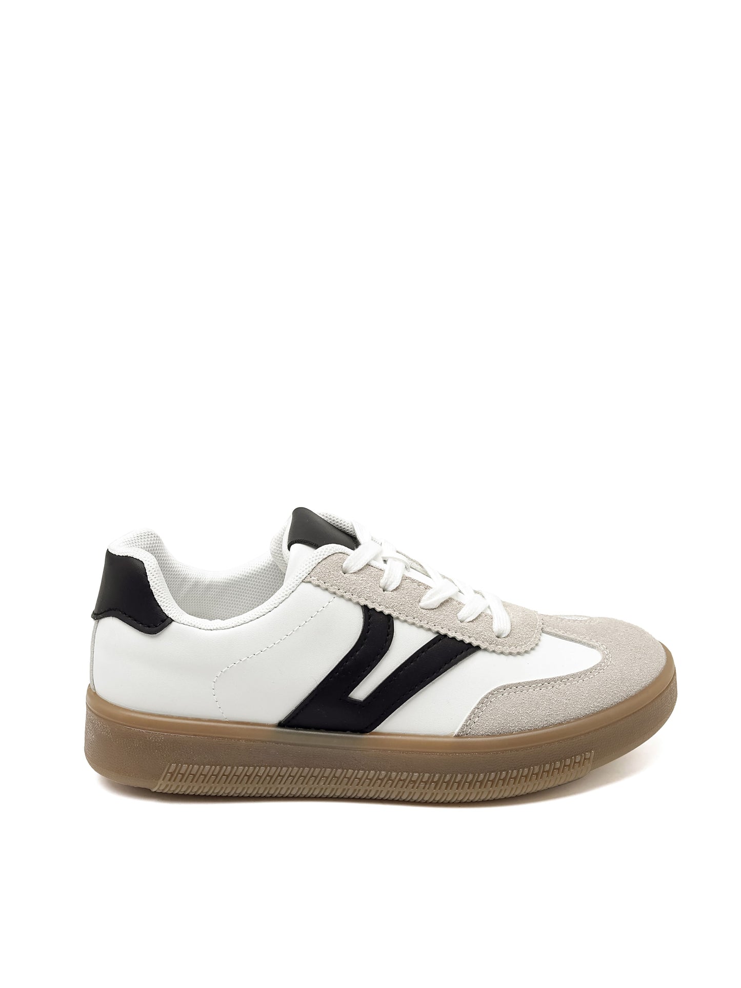 Sneaker casual con design elegante, pelle scamosciata vegana beige su suola in gomma marrone. Ideale per uno stile versatile e moderno.