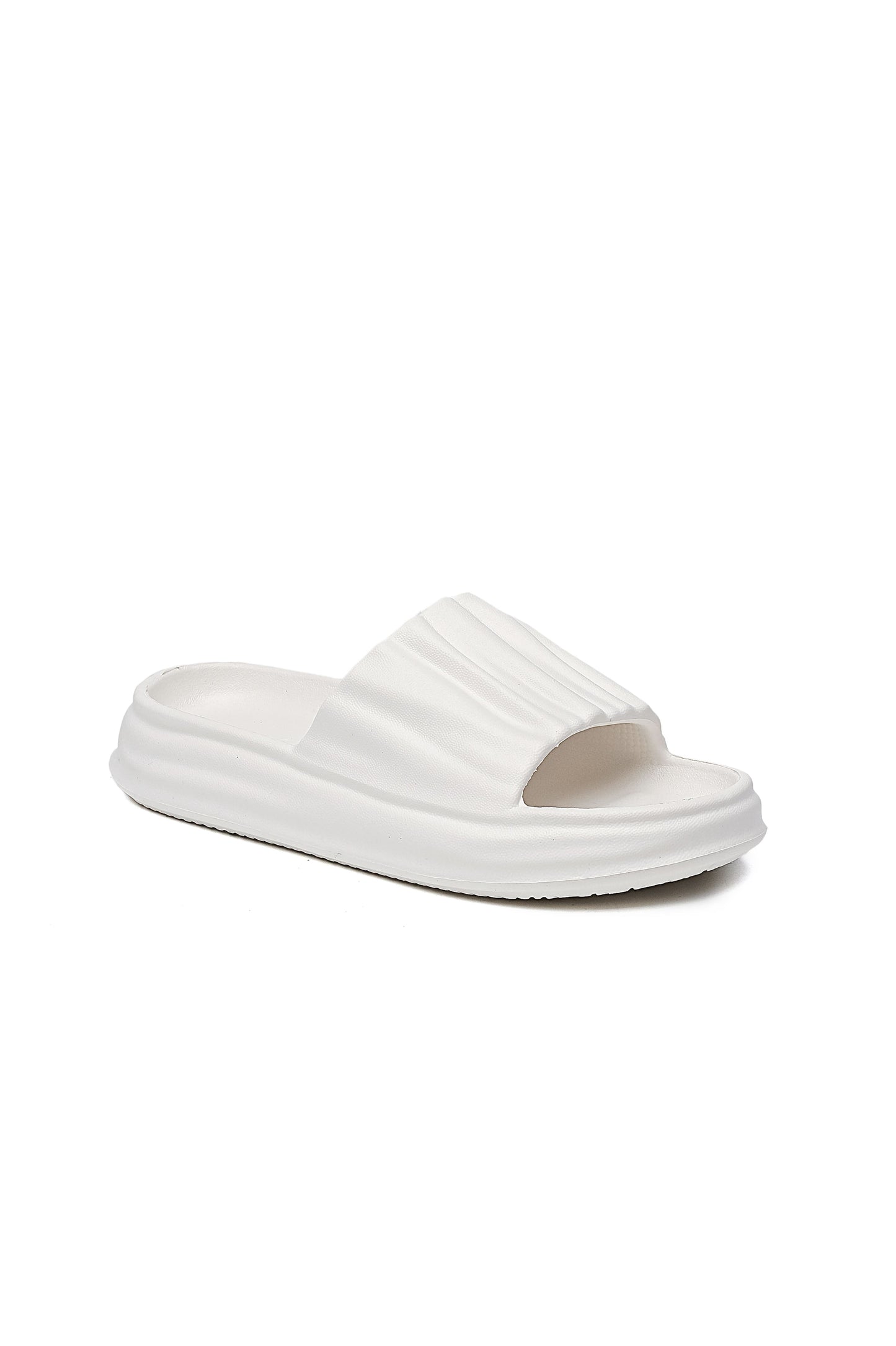 Sandalo open toe in materiale sintetico bianco, con ampia fascia testurizzata e suola spessa sagomata a rilievo per una calzata stabile.