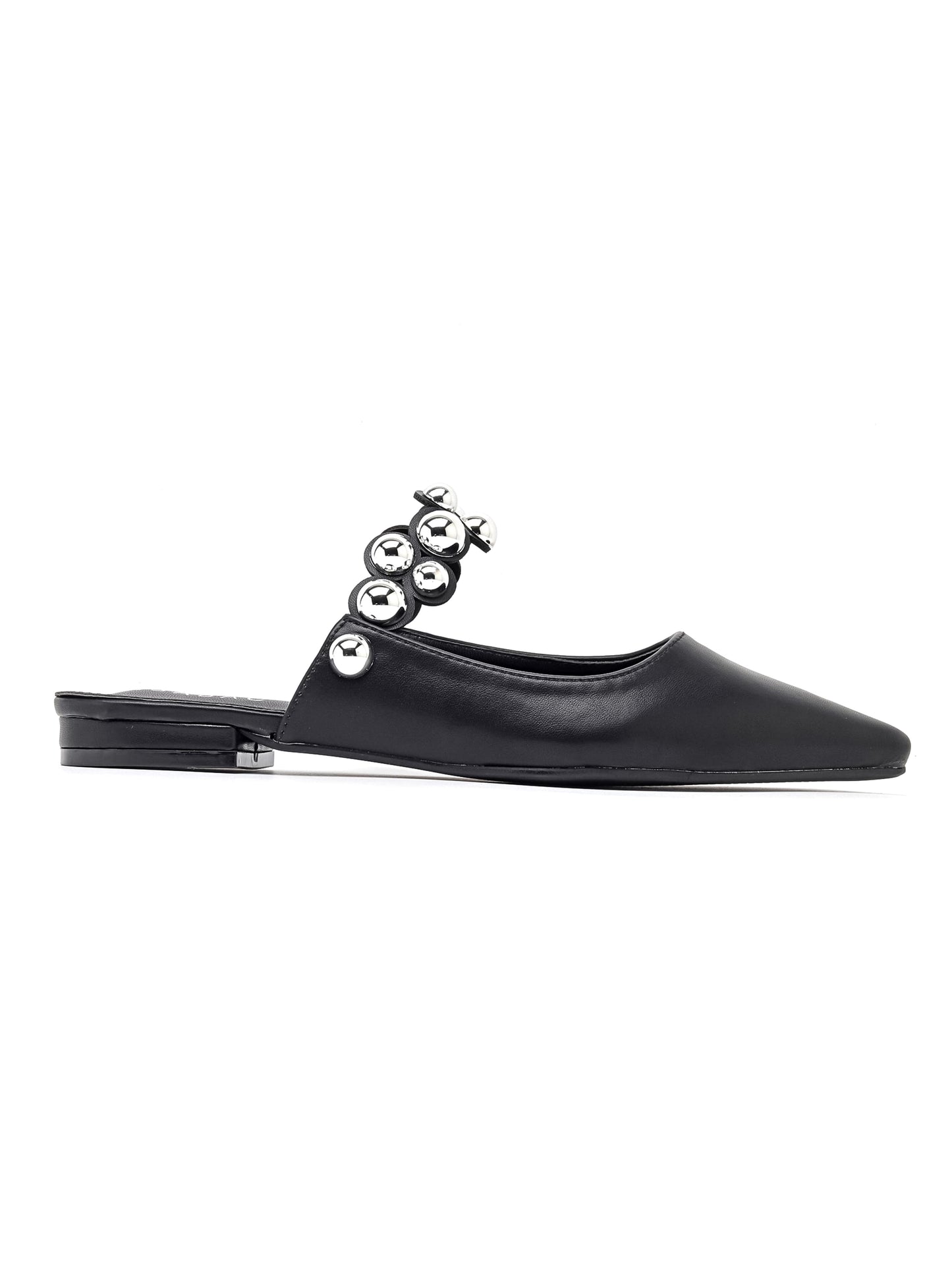 Mule piatto in ecopelle, caratterizzato da una fascia decorativa impreziosita da sfere metalliche.

Dettagli prodotto
• Made in China
• Materiali: Vegano (Materiali sintetici)