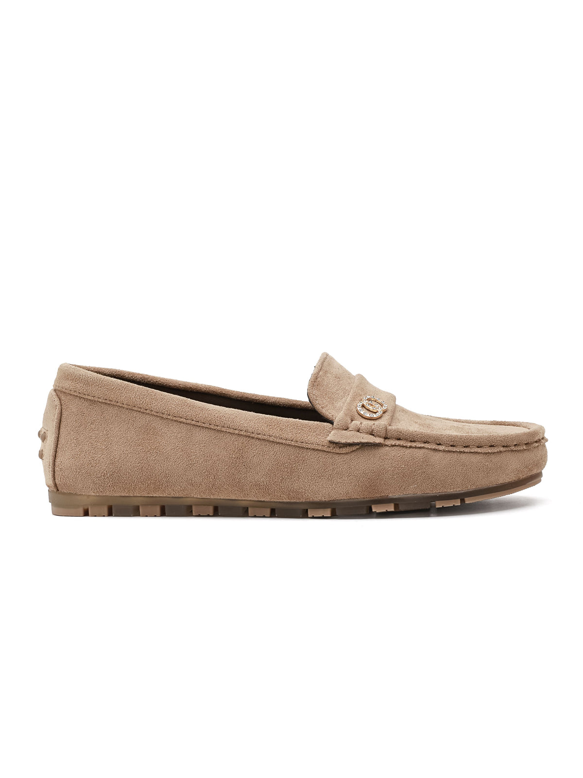 Mocassino ISABAC in ecocamoscio, cuciture a vista fatte a mano, suola in gomma e piccolo logo sul cinturino.

Dettagli prodotto
• Made in China
• Materiali: Vegano (Materiali sintetici)