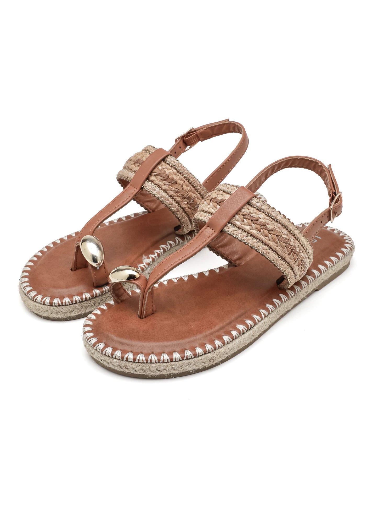 Sandali ISABAC con cinturini intrecciati, cuciture bianche e dettagli metallici a conchiglia sulla punta.

Dettagli prodotto
• Made in China
• Materiali: Vegano (Materiali sintetici)