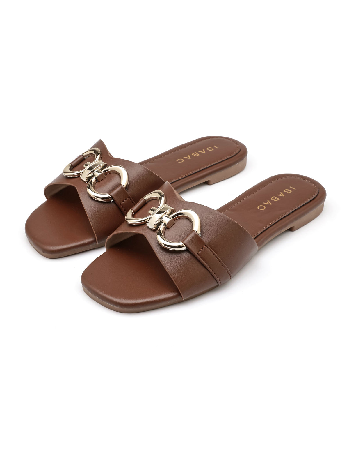 Sandali ISABAC flat, modello slide in ecopelle, impreziositi da fibbie dorate decorative sulle fasce.

Dettagli prodotto
• Made in China
• Materiali: Vegano (Materiali sintetici)