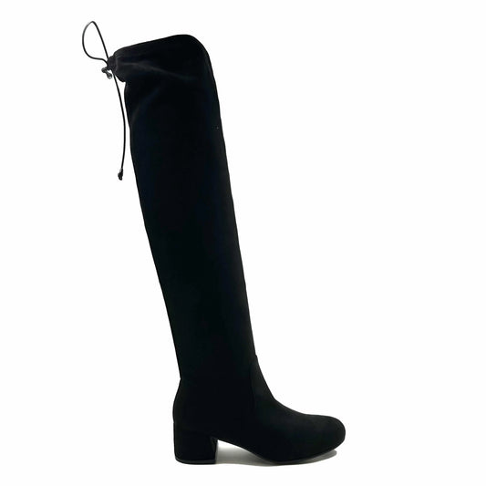 Stivale ISABAC nero al ginocchio con tacco largo. Realizzato in tessuto, presenta un pratico laccio regolabile per una vestibilità personalizzata.


Dettagli prodotto
• Made in China
• Materiali: Vegano (Materiali sintetici)