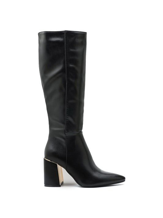 Stivale alto in pelle nera, punta affusolata, tacco alto a blocco con dettaglio metallico alla base del tacco.

Dettagli prodotto
• Made in China
• Materiali: Vegano (Materiali sintetici)