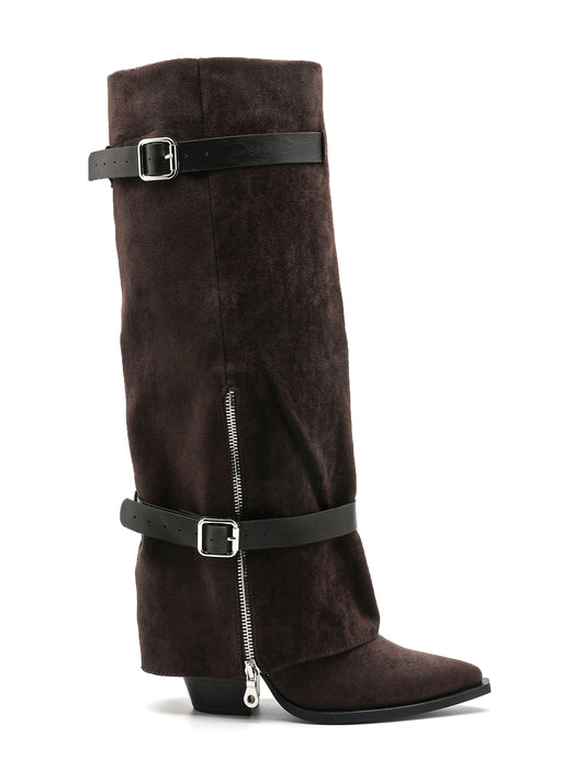 Stivale in ecopelle scamosciata, silhouette slouchy, cinturini e fibbie nere, zip laterale e tacco basso inclinato.


Dettagli prodotto
• Made in China
• Materiali: Vegano (Materiali sintetici)