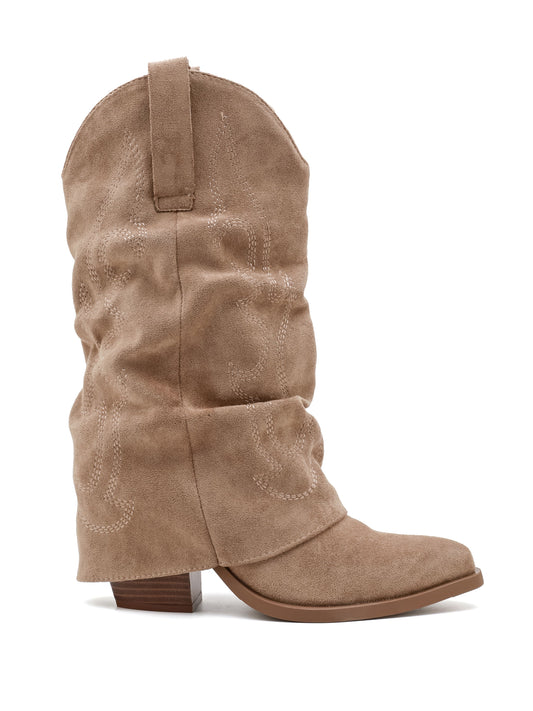 Stivale Texano Cowboy ISABAC in ecopelle scamosciata, tomaia morbida effetto slouch, punta affusolata e tacco basso inclinato.

Dettagli prodotto
• Made in China
• Materiali: Vegano (Materiali sintetici)