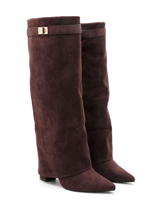 Stivale alto a tubo ISABAC in morbida ecopelle scamosciata, punta affusolata e dettaglio fibbia dorata vicino al gambale.

Dettagli prodotto
• Made in China
• Materiali: Vegano (Materiali sintetici)