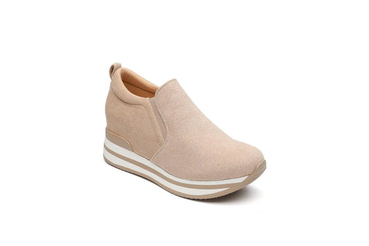 Sneakers slip-on ISABAC con suola spessa bicolore e tomaia  in camoscio vegano finemente texturizzata. Fasce elastiche facilitano la calzata.


Dettagli prodotto
• Made in China
• Materiali: Vegano (Materiali sintetici)